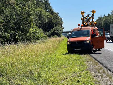 Tödlicher Unfall Kleintransporter kommt von A70 ab Fahrer stirbt