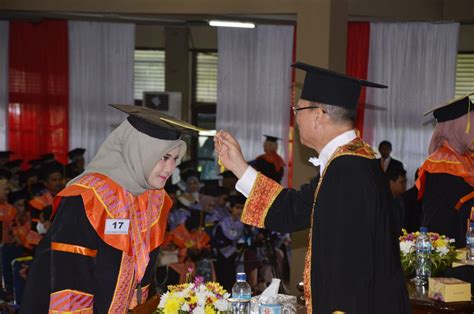 Untan Mewisuda 1499 Lulusan Diploma Sarjana Dan Magister UNTAN