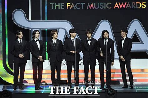 Bts Sweeps Awards At The The Fact Music Awards Koreaboo