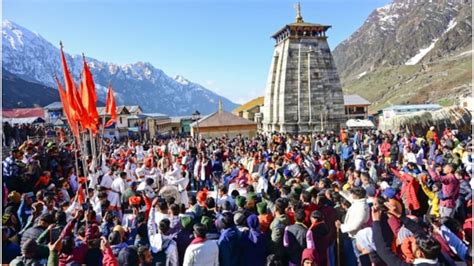 Char Dham Yatra Vip Darshan चारधाम यात्रा पर जाने वालों के लिए जरूरी खबर Vip दर्शन को लेकर