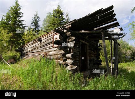 Trappers Cabin Hi Res Stock Photography And Images Alamy