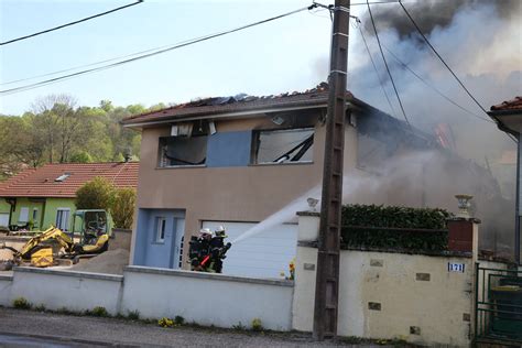 Echenoz la Méline Haute Saône Un pavillon détruit par les flammes