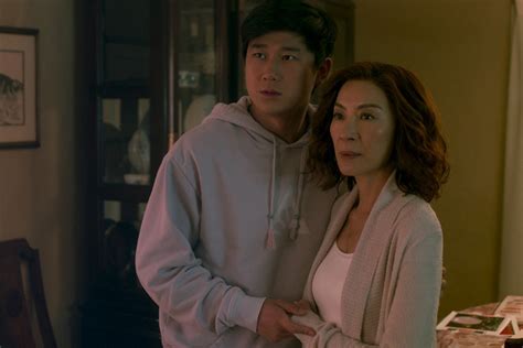 Los hermanos Sun la serie de Netflix con una magnífica Michelle Yeoh