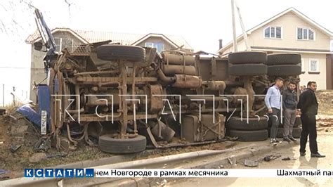 Водитель фуры не справился с управлением на крутом съезде и погиб - YouTube