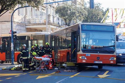 FOTO Teška nesreća u centru Rijeke Autobus naletio na ženu ima teške