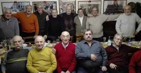 Dai Banchi Di Scuola Alla Cena Di Natale Ancora Insieme Dopo Anni