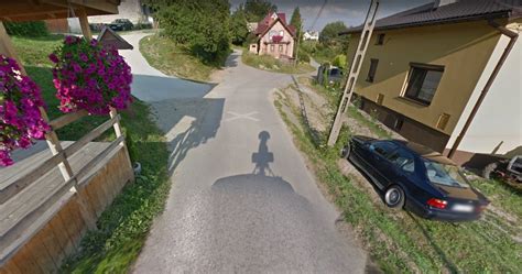 Największe wpadki Google Maps Kłótnie bójki i auto w błocie