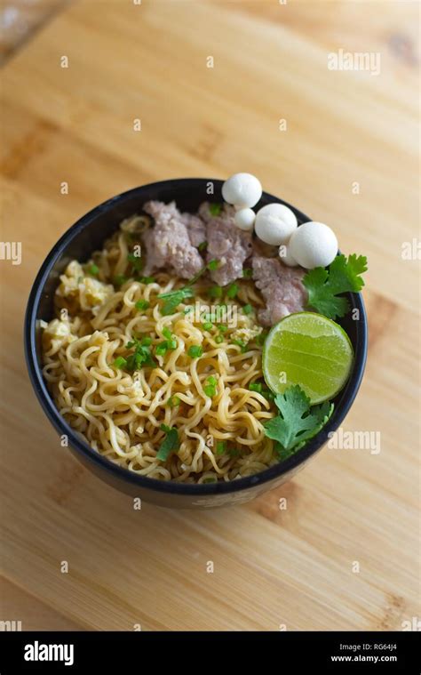 Cooked Instant Noodle Stock Photo Alamy