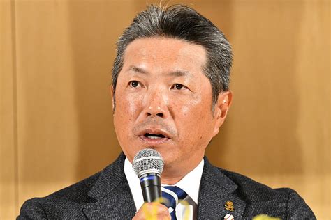 鷹、小久保新監督「コーチが死んでしまう」 日本一奪還へ覚悟選手と引く一線 Full Count