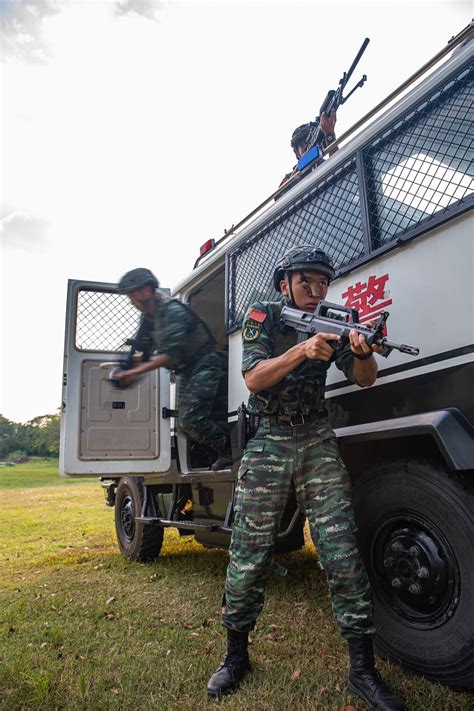 武警广西总队防城港支队开展捕歼战斗演练 中国军网