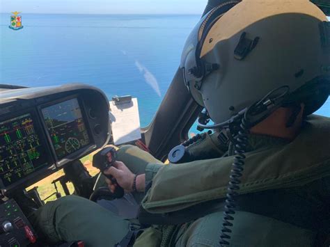 Sicilia Elicottero 82 Centro C SAR Recupera Un Uomo Ferito Durante