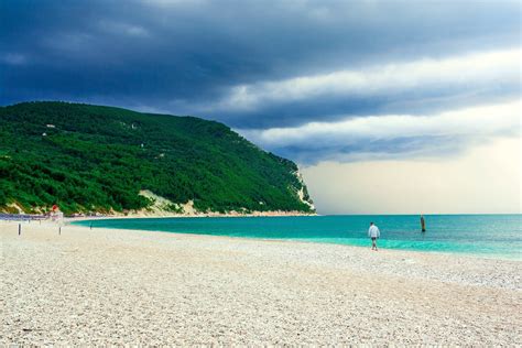 Sirolo Per A Adriatyku Na Bia Ym Klifie Marche Rodkowe W Ochy