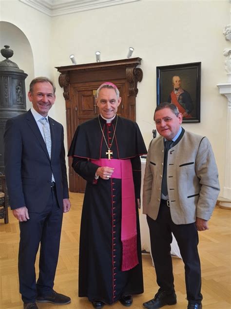 Erzbischof Dr Georg G Nswein Zu Gast In Der Kreisstadt Stadt Alt Tting