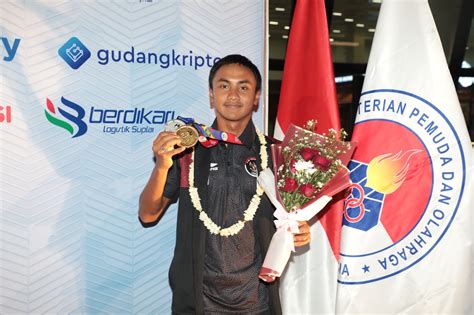 Emas Pertama Atlet Triathlon Rashif Di Sea Games Kamboja