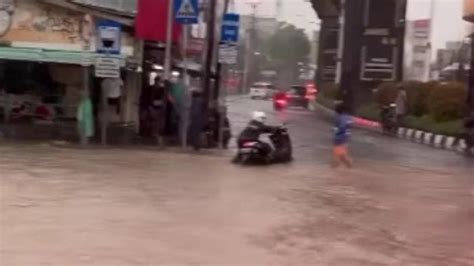 Bpbd Dki Jakarta Catat Lima Ruas Jalan Di Jakarta Selatan Tergenang