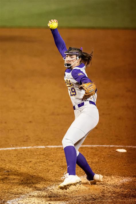 Lsu Softball Upended After Controversial Call In Season Ending Loss In