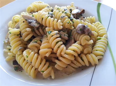 Nudeln Mit Pilz Gorgonzola Sauce Von Robert Chefkoch De