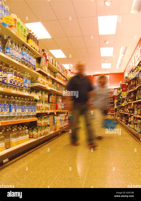 supermarket shelves Stock Photo - Alamy