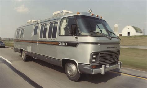 Silver Bullets An Illustrated History Of Airstream Rvs Autonxt