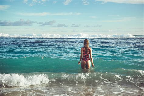 Fondos De Pantalla Mujer Mar Apuntalar Arena Culo Playa Olas