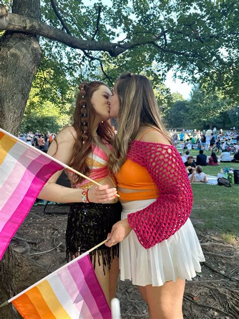 Pin By Dennis Prager On Sapphic In Cute Lesbian Couples