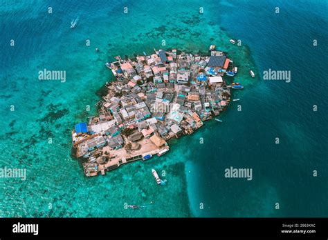 Vue aérienne de Santa Cruz del islote l île la plus peuplée du monde