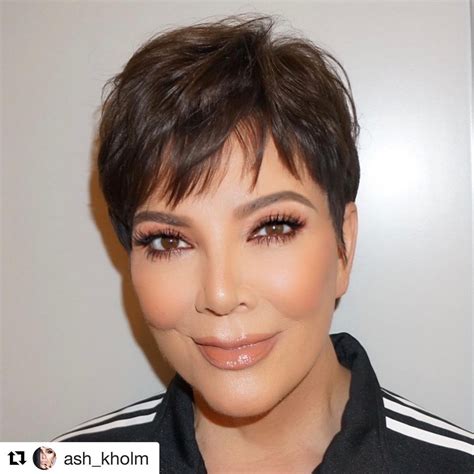 35 Kris Jenner Hairstyles Haircuts And Colors Hood Mwr