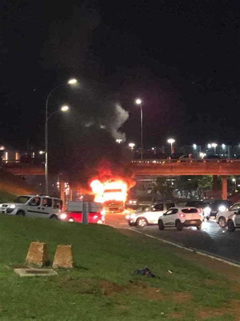 Bolsonaristas tocam fogo em ônibus no centro de Brasília Portal Caboco