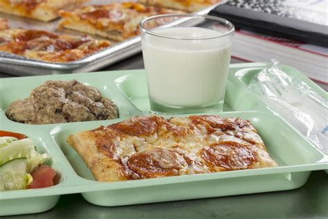 Delicious Square Pizza for a Nostalgic School Lunch