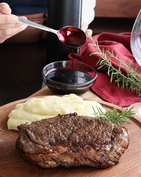 Bife De Chorizo Con Salsa De Malbec Cukit