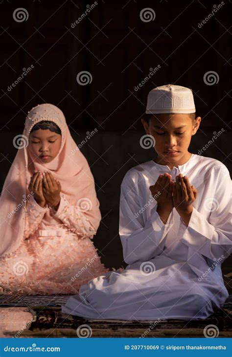 Muslim Boy And Girls Prayer Praying Together Inside The Mosque In Ayudhaya Province Editorial