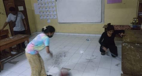 Mahasiswa Kkn Ppm Xxv Universitas Udayana Desa Kutampi Kaler Siapkan