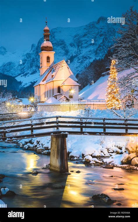 Berchtesgaden At Night In Winter Fotos Und Bildmaterial In Hoher