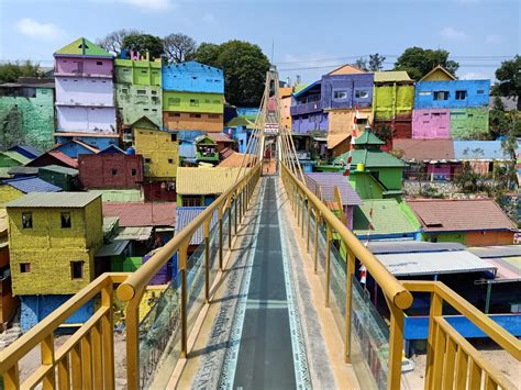 Kampung Warna Warni Jodipan Terhubung Dengan Kampung Tridi