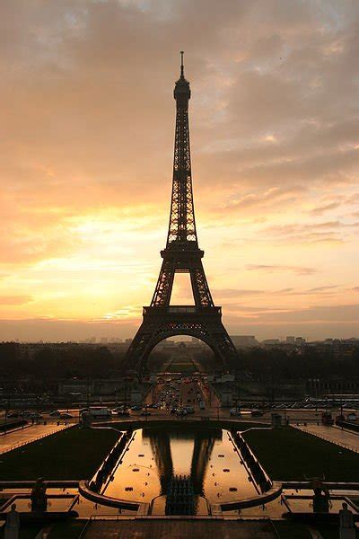 La Torre Eiffel Paris Atardecer