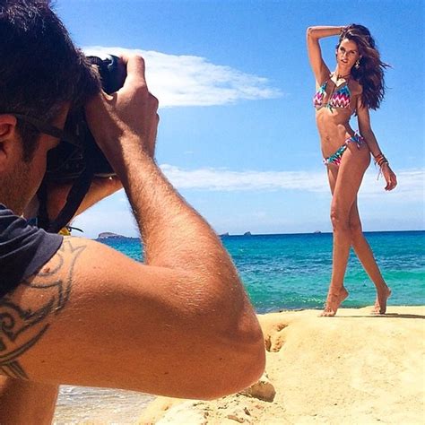 EGO Izabel Goulart posa de biquíni em Ibiza Prazer e diversão