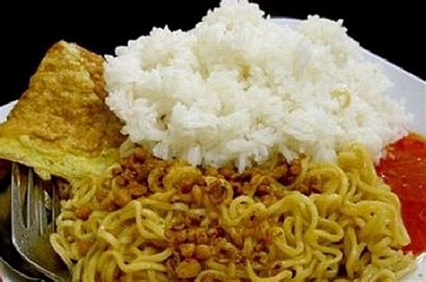 Jangan Lagi Dilakukan Makan Nasi Bersama Mie Instan Ternyata Risikonya