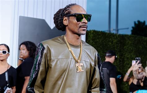 Snoop Doggs Blunt Roller Says Shes Rolled Half A Million Joints For