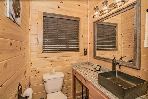 Naked Paradise Luxurious Bedroom Cabin In Pigeon Forge Tn Sleeps