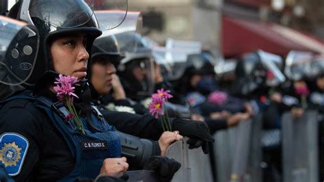 Marcha M Desplegar N Mujeres Polic As En Cdmx N