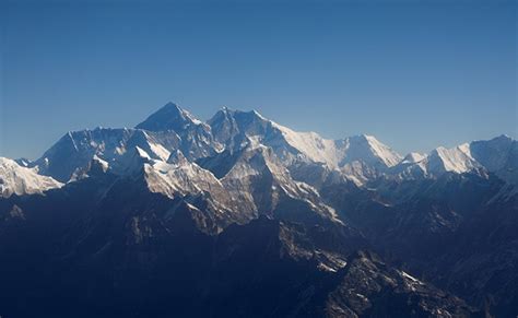 Mount Everest S Highest Glacier Losing Ice Rapidly Study Daily