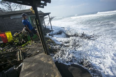 Bmkg Waspadai Gelombang Tinggi Laut Jawa Capai Meter Bernas Id