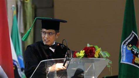 Dikukuhkan Sebagai Guru Besar FTI UMI Prof Zakir Sabara Jabatan Ini