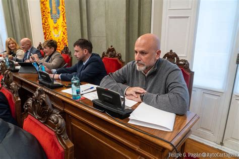 El Pleno Guarda Un Minuto De Silencio En Recuerdo Del Exalcalde Juan