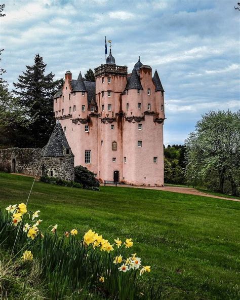 Pin By Cecilia On Beautiful World Castles In Scotland Castle Pink