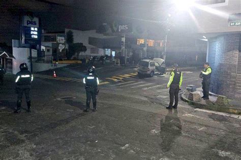 Atentados En Ecuador Polic As Secuestrados Veh Culos Incendiados