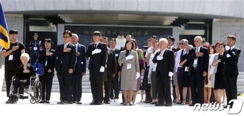 영상 현충원 찾은 국외 거주 독립유공자 후손 존경합니다 파이낸셜뉴스