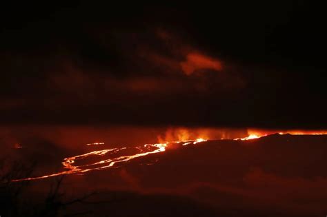 Luego De Casi 40 Años Sin Actividad Entró En Erupción El Volcán Mauna