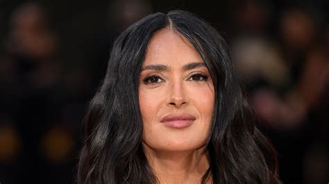 Salma Hayek 57 Ans Absolument Magnifique Avec Ses Cheveux Blancs