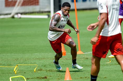 Marinho Se Inspira Em Trajet Ria De Michael No Flamengo Para Dar A